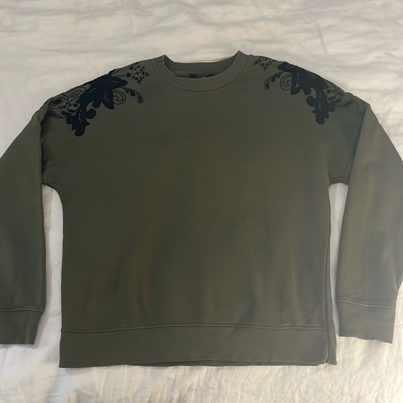 Lucky Brand Sweaters - Lucky Brand Olive and Black Embroidered Sweatshirt sz XS